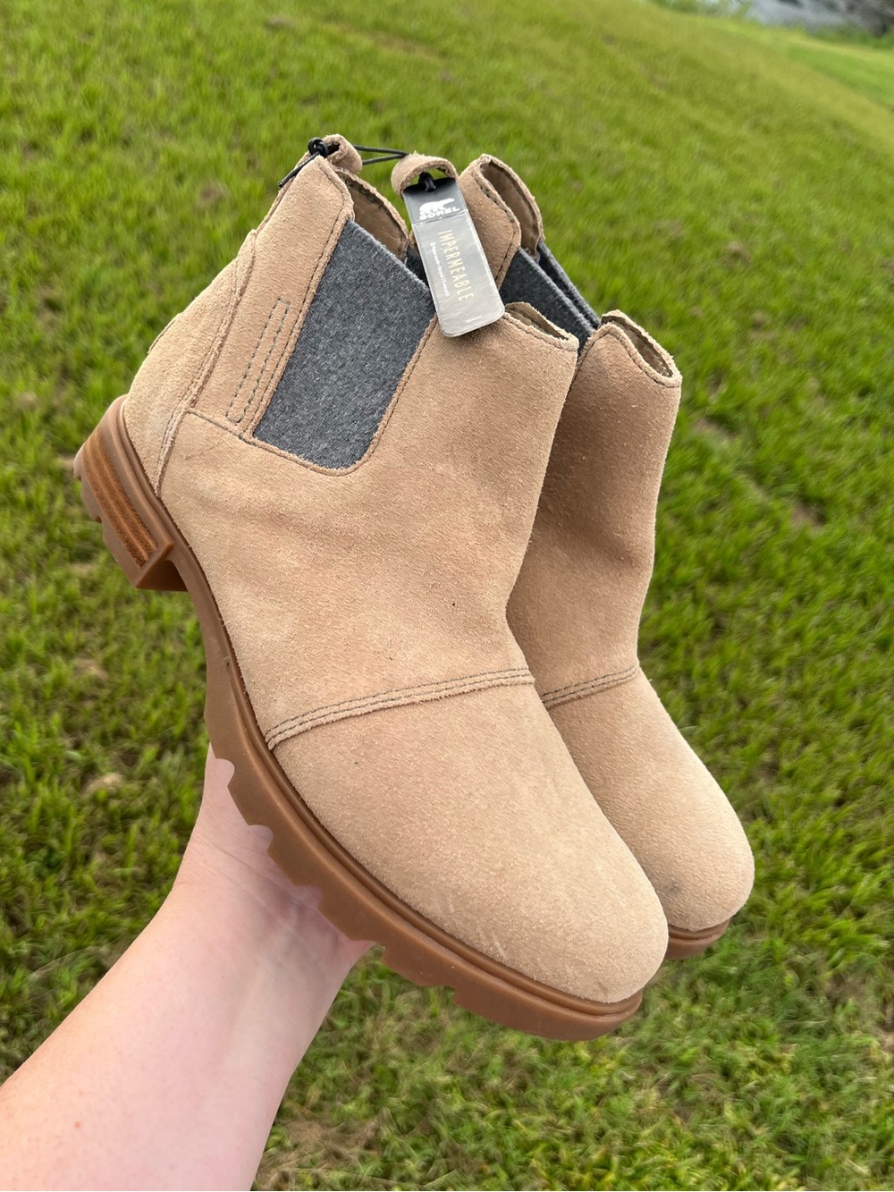 NWT Sorel Emelie III Waterproof Chelsea Boots Tan Suede Size 7